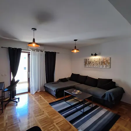 Nea Apartment *