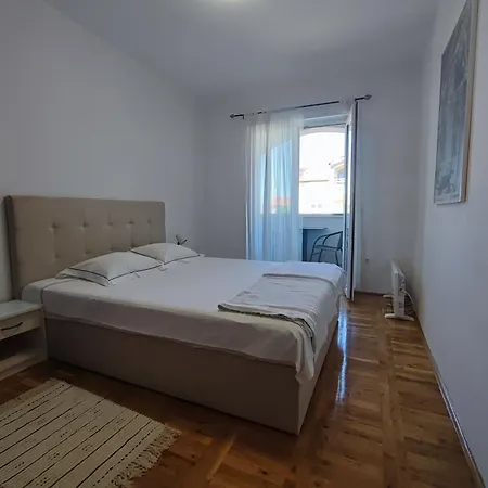 Nea Apartment *