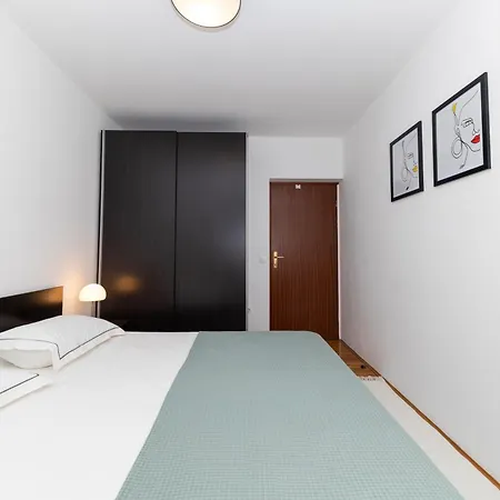 Nea Apartament